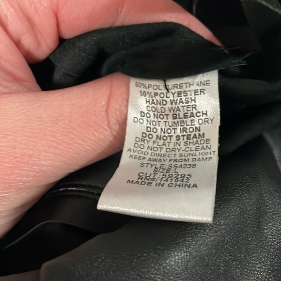 She+Sky size Large black faux (leather looking) pants - Picture 8 of 9